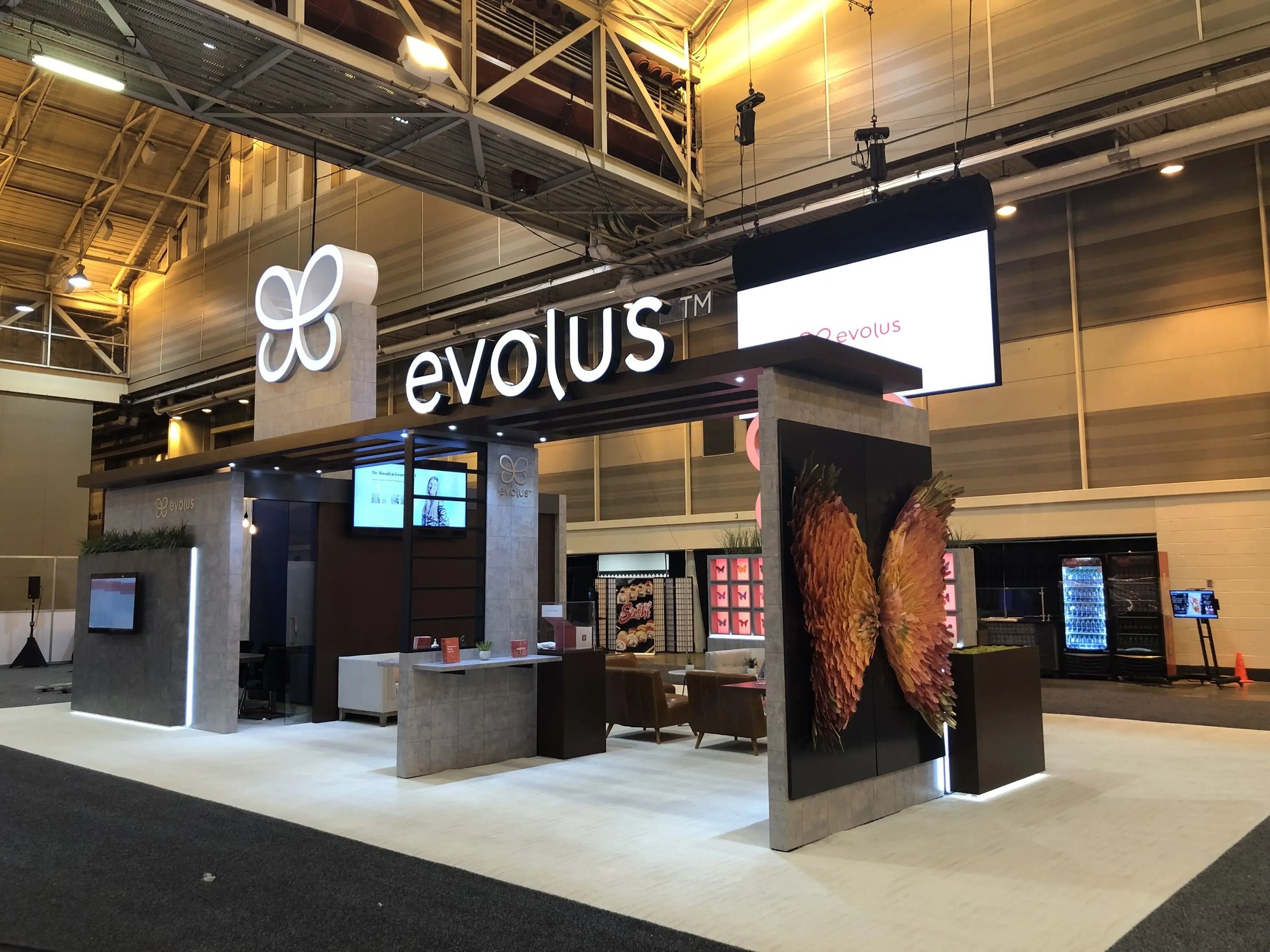 SR-evolus-trade-show-booth-wing-photo-op-6