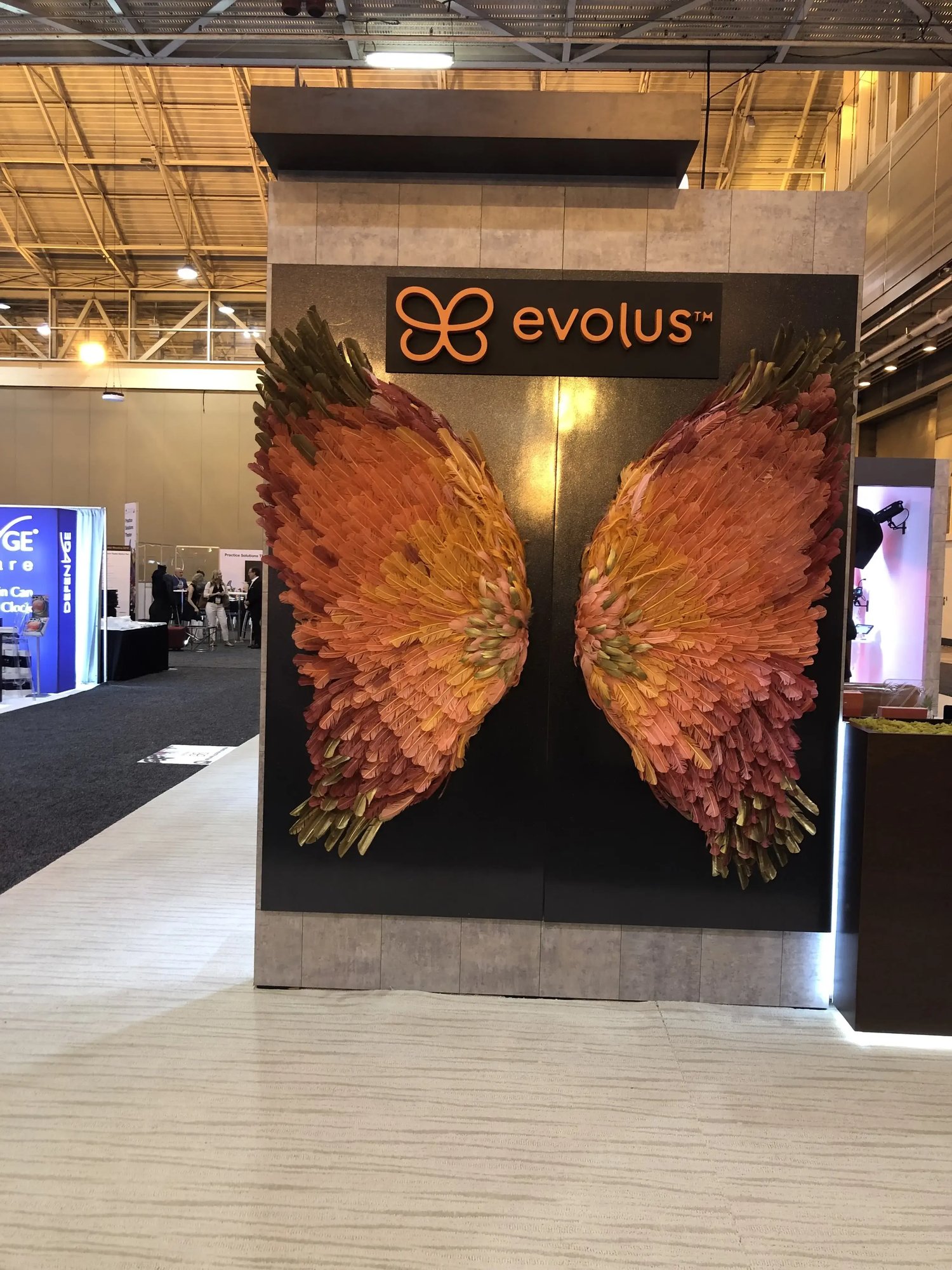 SR-evolus-trade-show-booth-wing-photo-op-9