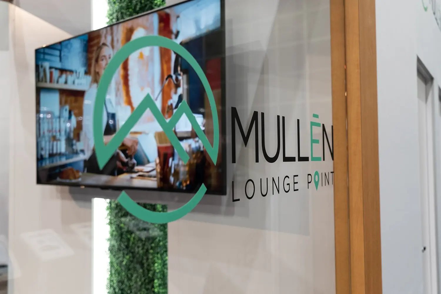 SR-mullen-electric-la-auto-show-trade-show-booth_1