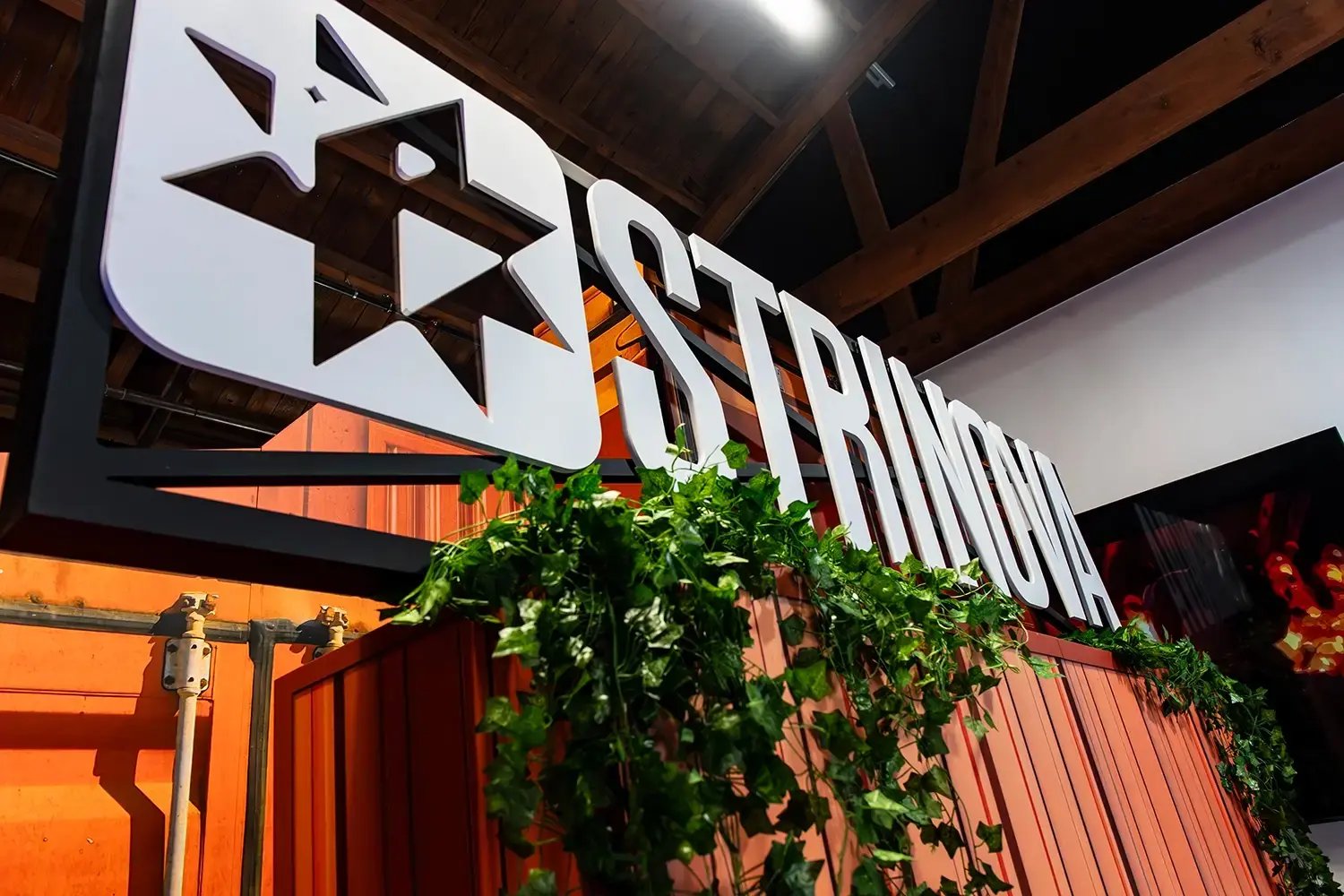 Strinova-Novaland-Idreamsky-sign-1