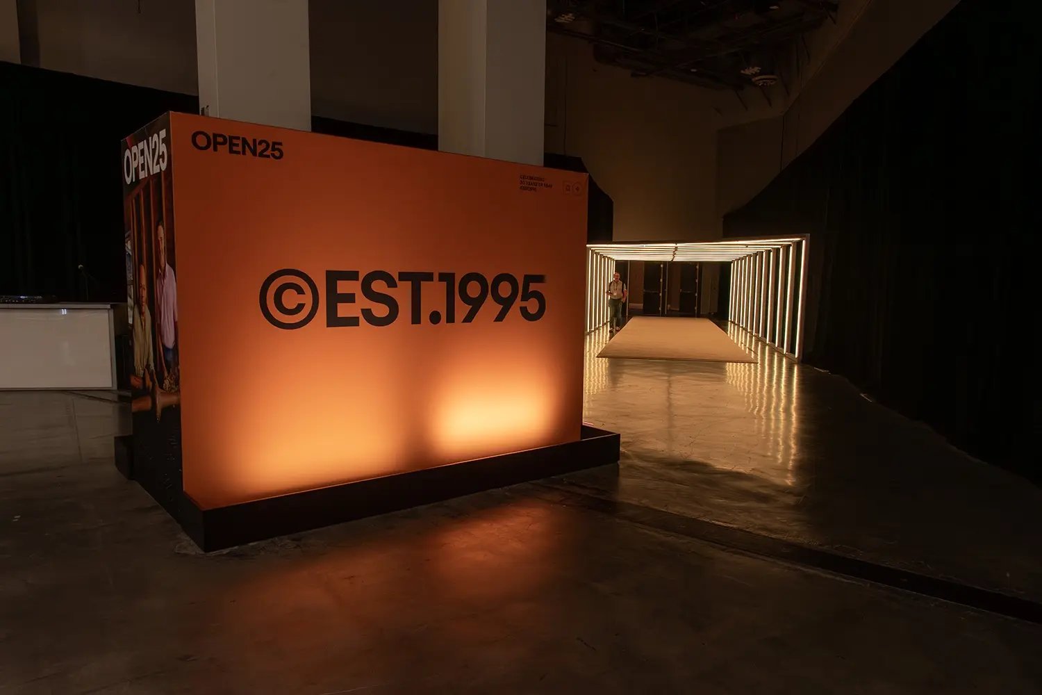 ebay-open25-entrance-tunnel-columnsurround-1