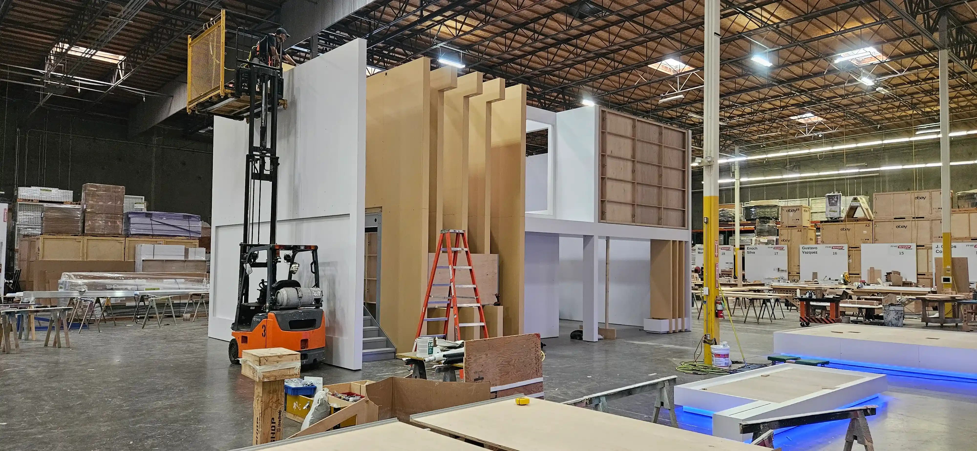 Scenic Fabrication vs. Traditional Exhibit Construction | Showready